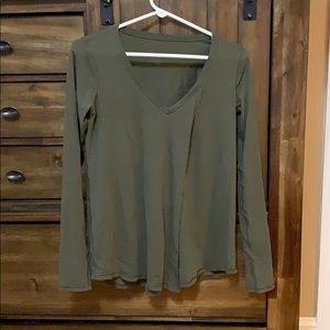 Lululemon Knot. Problem LS - SZ 4